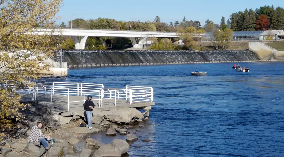 Mississippi River 2 blocks Fish or hangout